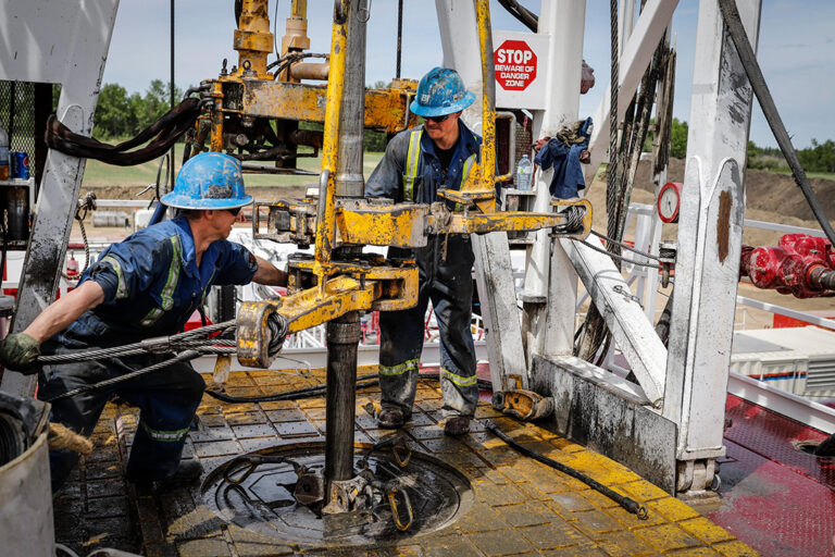 Unveiling the world's highest paid oilfield jobs. Learn about average salaries, benefits, required skills, qualifications, and insider tips to secure your place in the energy industry.